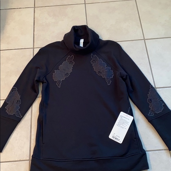 NWT Lululemon Embroidered to You Tunic size 6 - Picture 2 of 12